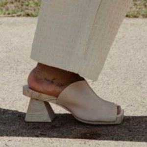 HILOS new perfect Grace mules 6.5 crema color